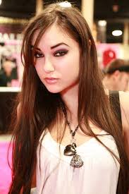 More about Sasha Grey - via Daymix
