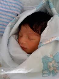 mia-newborn-baby-picture - via Daymix