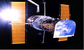 the Hubble Space Telescope - via Daymix