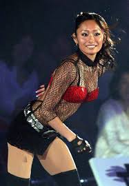 安藤選手はひときわ目をひく赤と