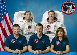 Crew of STS-37 - via Daymix