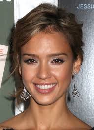 Jessica Alba Prom Hairstyles - via Daymix