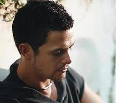 Image <b>Alejandro Sanz</b> pensando. Picture