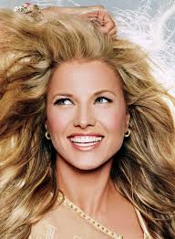 Lucy Lawless Picture 1