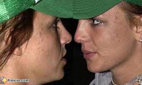http://www.koreus.com/files/200404/britneyspears_acne.jpg