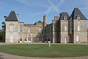 Chateau d x26 39 Issan surrounded by a  moat  