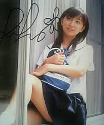 飯田里穂さんのサイン入り写真