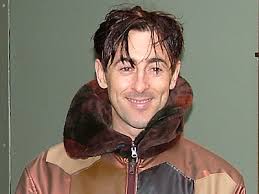 Image <b>Alan Cumming</b> stops for Picture