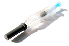 Heparin syringe: Photo by - via Daymix