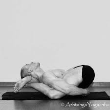 Yoga Nidrasana - via Daymix