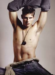   Sean Faris  