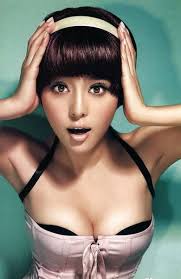 所以常常以超性感爆乳装亮相