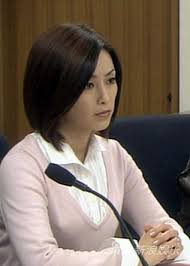 名年约30岁的男子全裸跳河，