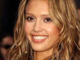 Jessica Alba screen saver - via Daymix