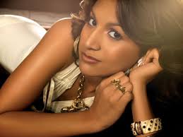 Paula Deanda Picture 3