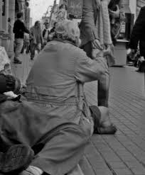 En  la calle   te encuentras gente    