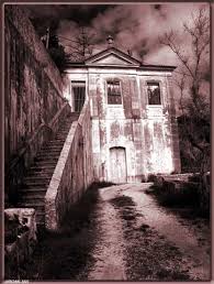 Are There Haunted Houses - via Daymix