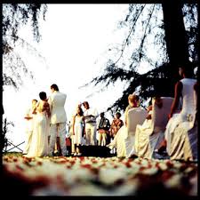 Affordable Wedding Photography - via Daymix