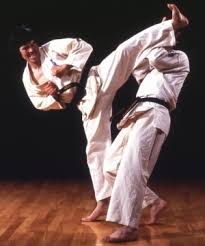 a Karate - via Daymix