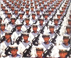 水兵方队一色黑边水兵帽，一色的