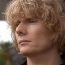 Julian Rhind-Tutt - via Daymix