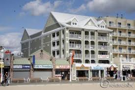 Last Minute Vacation Deals - via Daymix