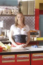 Yvonne Strahovski Picture 2