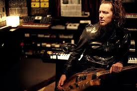 Returns to Nine Inch Nails - via Daymix