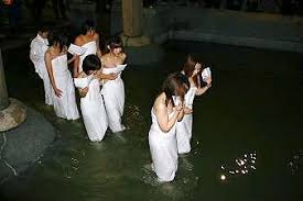 女の子は、裸祭りに参加できない