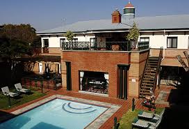 Courtyard Rosebank Hotel - via Daymix