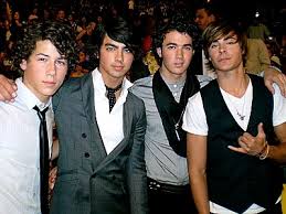 Jonas Brothers - via Daymix