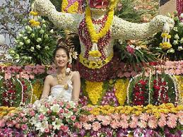 Flower Festival Float - via Daymix