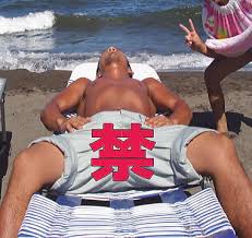 むむぅな男性ヌード。