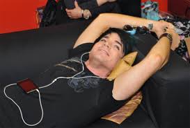 OPEN THREAD: Adam Lambert… - via Daymix