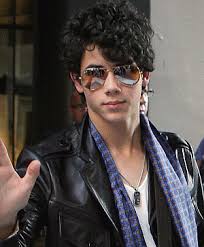 Megan Michael Miranda Nick - via Daymix