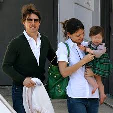 Katie Holmes, Tom Cruise - via Daymix