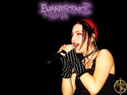       Evanescence    Amy    Lee   Mic jpg