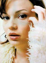 Samantha Mathis Picture 2