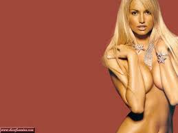 adriana-karembeu-nude-