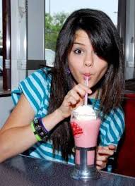 selena gomez - via Daymix