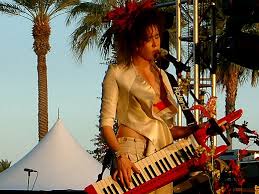 Image <b>Imogen Heap</b> Keytar Picture