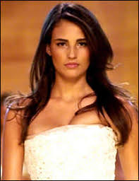 Fernanda Tavares (born on September 22, 1980) is a Brazilian supermodel.