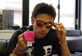 伊勢谷友介さん、カンヌ国際映画祭より帰国｜オークリー（OAKLEY ...