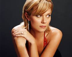 Hilarie Burton (Peyton Sawyer)