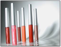 Lip gloss, lipstick - via Daymix