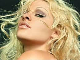 Pamela Anderson Pictures - via Daymix