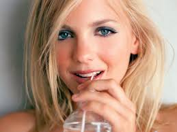 thankful for Anna Faris… - via Daymix
