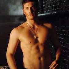 Jensen Ackles shirtless.jpg - via Daymix