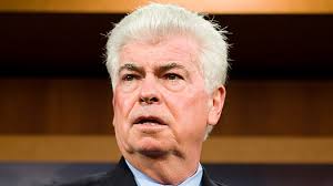 Connecticut's Chris Dodd . - via Daymix