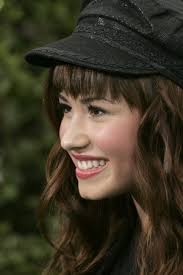 Demi Lovato on Live with Regis - via Daymix